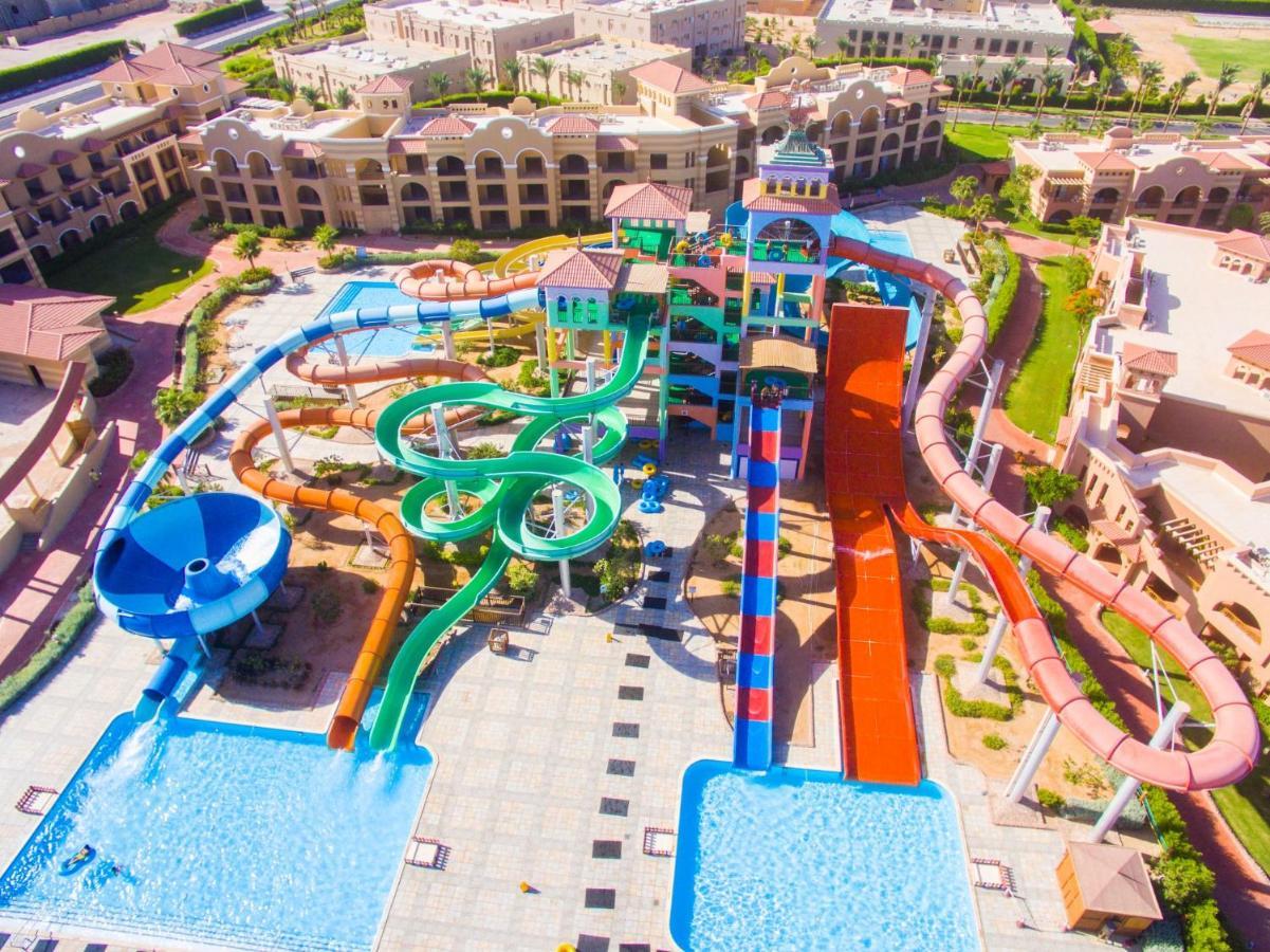 Charmillion Gardens Aquapark منتجع